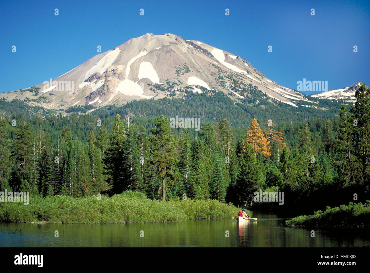 Elk242 1371 California Parco nazionale vulcanico di Lassen Manzanita Lake con il Monte Lassen Foto Stock