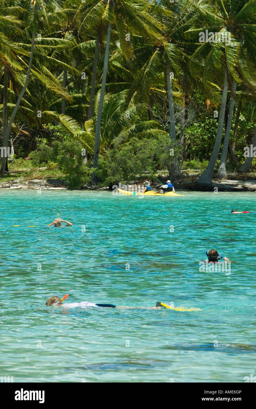 Taha'a, Polinesia francese. Lo snorkeling in acque di Motu Mahana Foto Stock