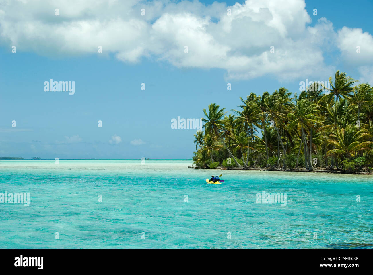 Taha'a, Polinesia francese. Il kayak al Motu Mahana Foto Stock