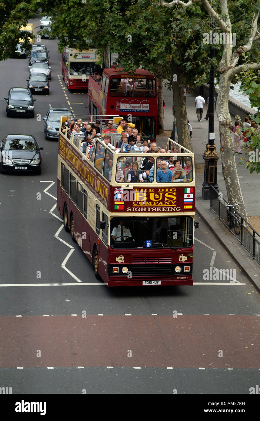 Gita Double Decker Bus aperti Touring Londra con i turisti a bordo Foto Stock