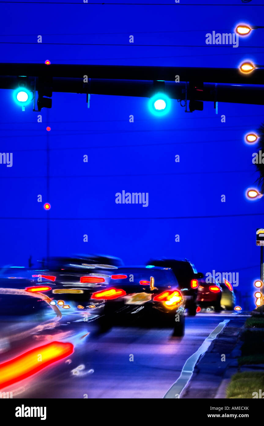 Il traffico automobilistico di notte Foto Stock