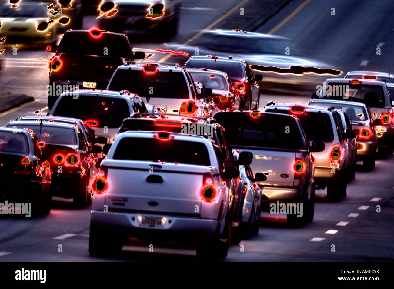 Il traffico automobilistico di notte Foto Stock