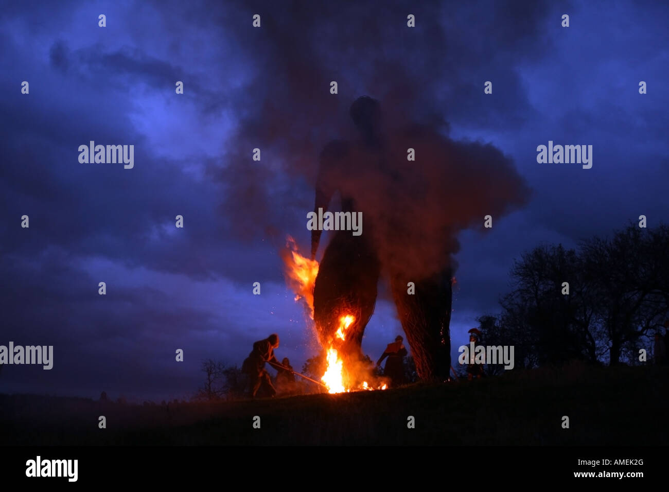 La masterizzazione del vimine uomo cerimonia al Archaeolink in Aberdeenshire, Scotland, Regno Unito Foto Stock