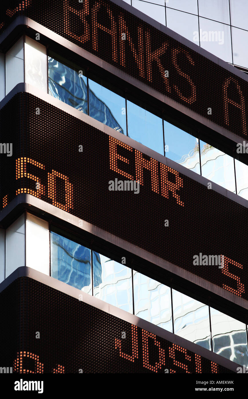 Times Square e News Ticker finanziario Foto Stock