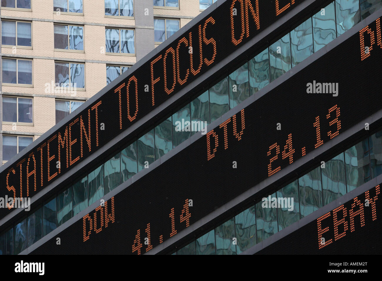 Times Square e News Ticker finanziario Foto Stock