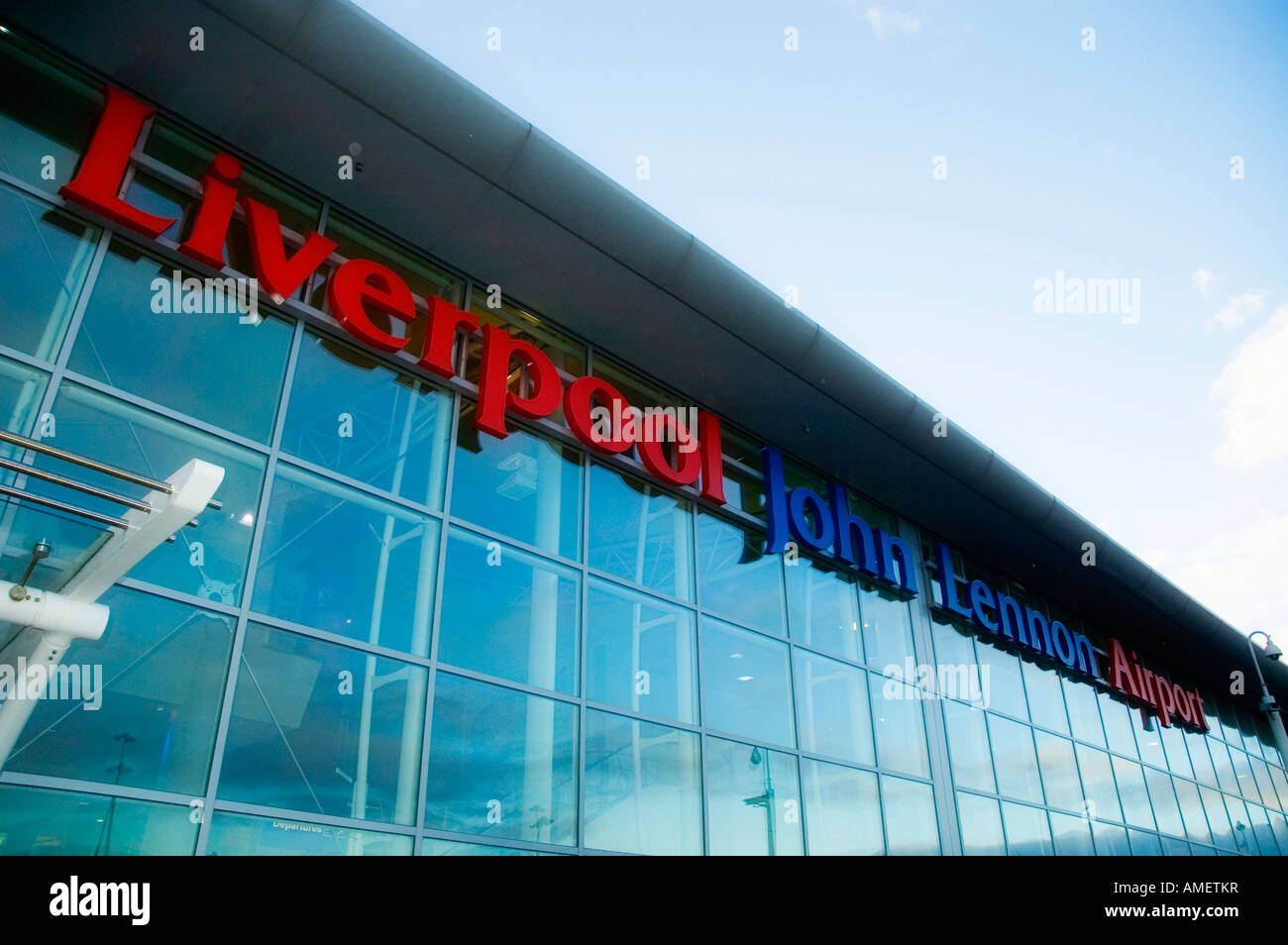 Vista esterna l'Aeroporto John Lennon di Liverpool Foto Stock