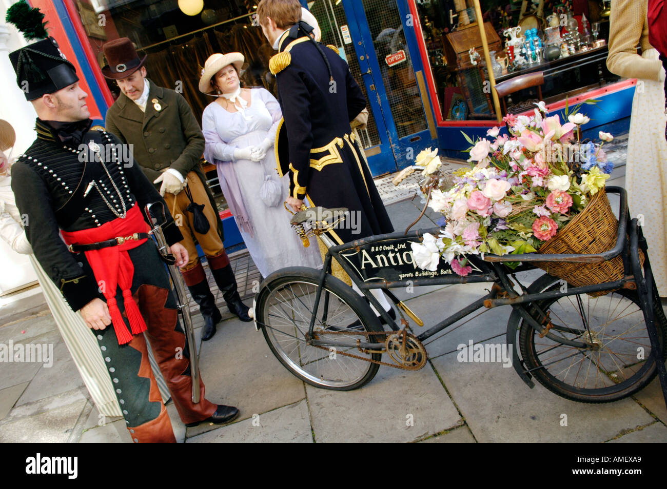 Georgian sfilata in costume per lanciare il Jane Austen Festival in Inghilterra Bath Regno Unito GB Foto Stock