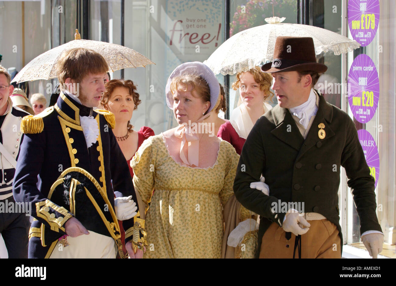 Georgian sfilata in costume per lanciare il Jane Austen Festival in Inghilterra Bath Regno Unito GB Foto Stock