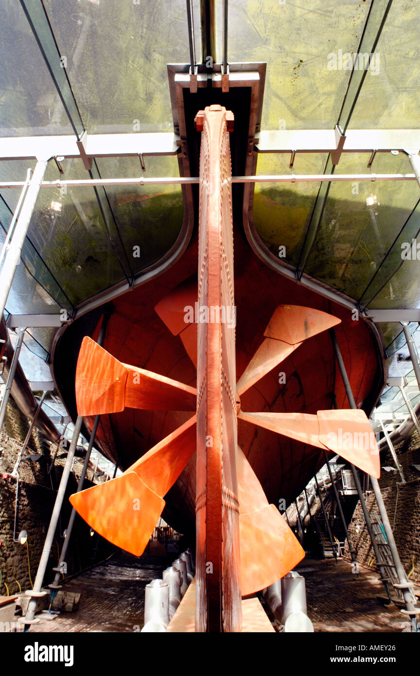 La poppa e la ventola della SS Gran Bretagna costruito da ingegnere Vittoriano Isambard Kingdom Brunel raffigurato in bacino di carenaggio Bristol Inghilterra Foto Stock