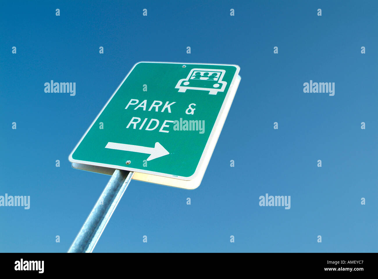 Il park and ride segno pendolari avvisi al pubblico per auto piscine Foto Stock