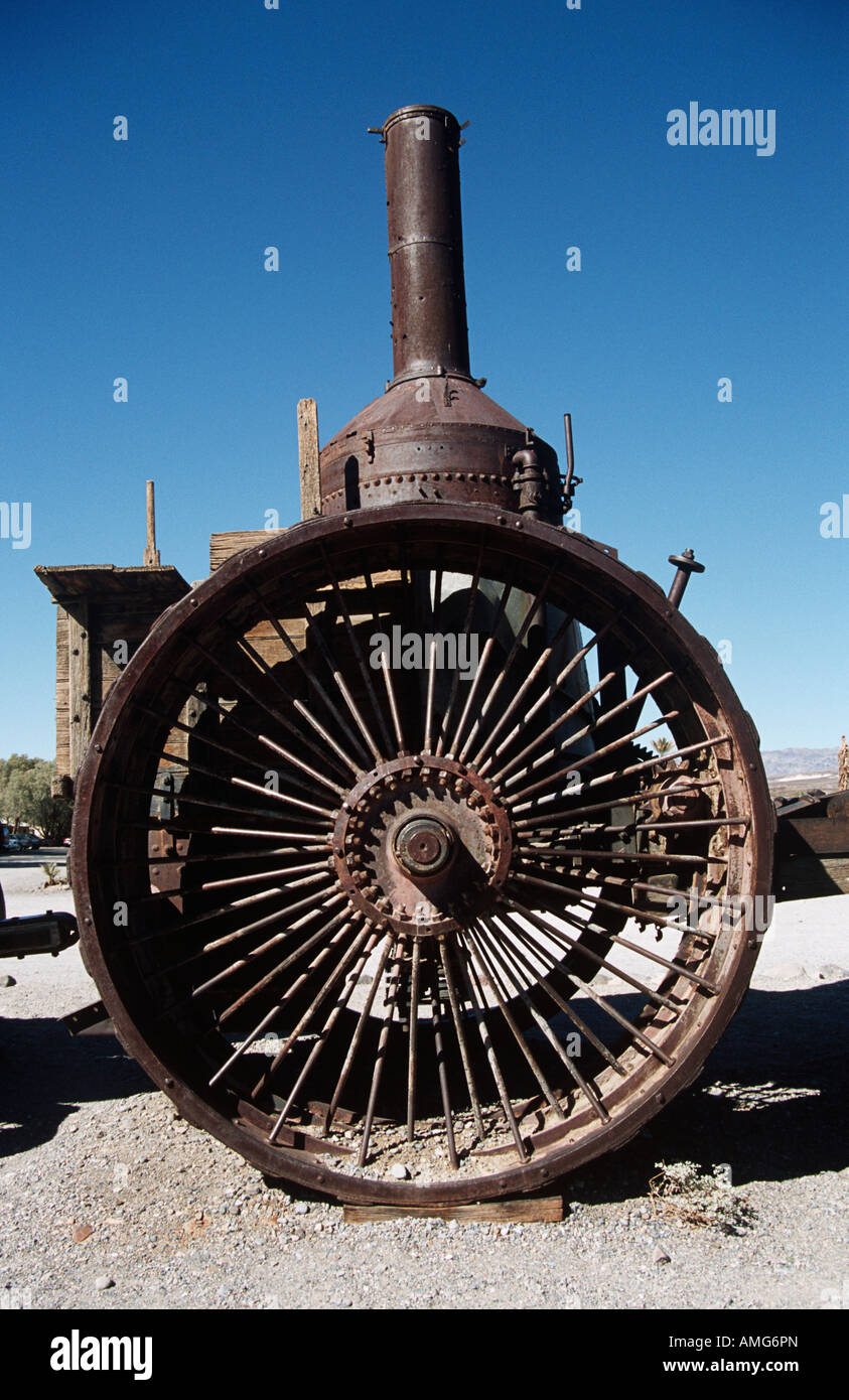 Vecchio arrugginito vapore mobile motore sul carrello, Amargosa, Death Valley Junction, Inyo County, California, Stati Uniti d'America Foto Stock