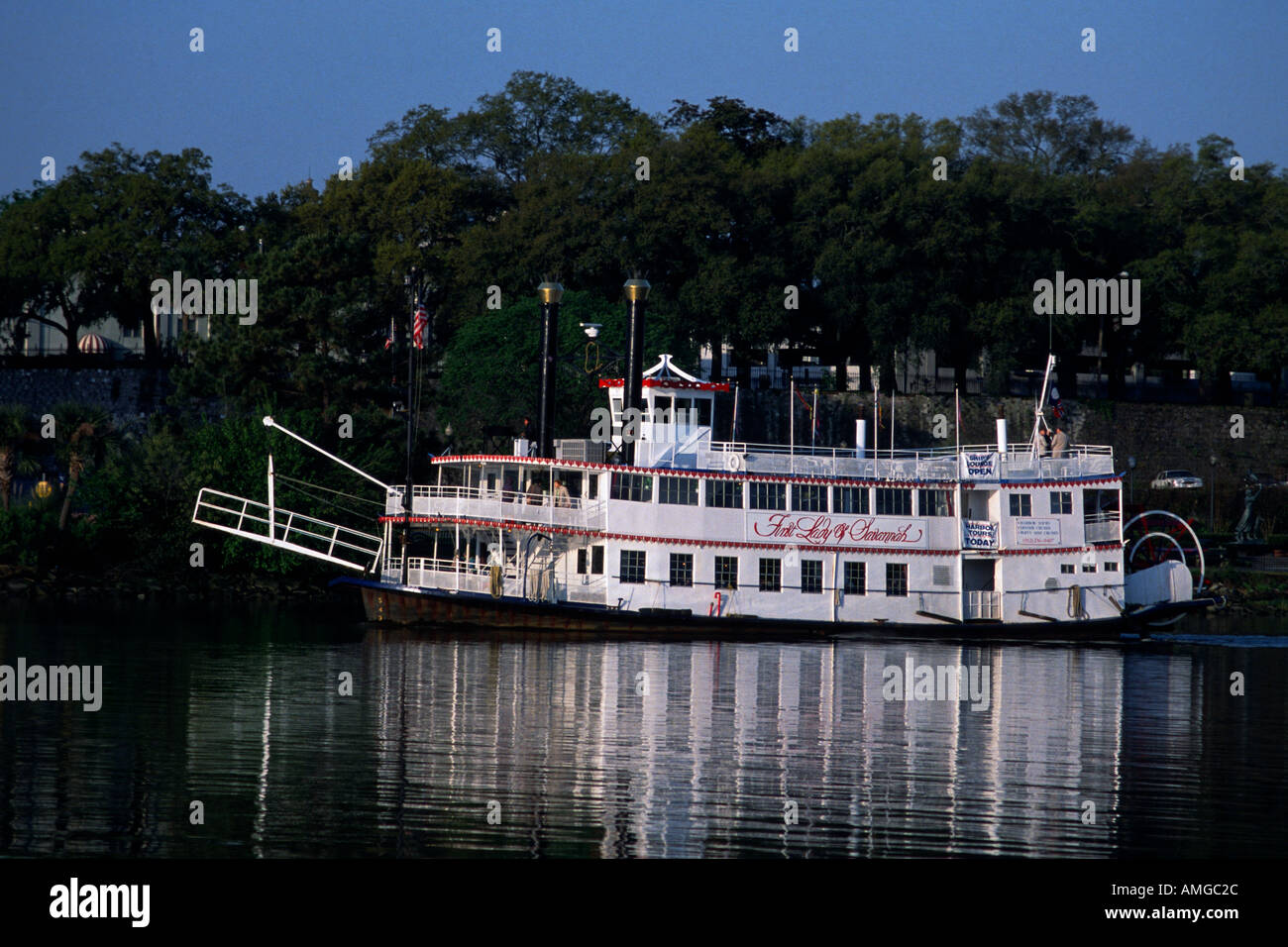 La signora di Savannah ruota di poppa barca fluviale ormeggiato a Savannah in Georgia sul Fiume Savannah USA Foto Stock