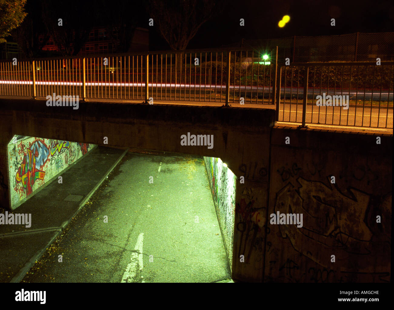 Sottopassaggio con graffiti in Oxford Foto Stock