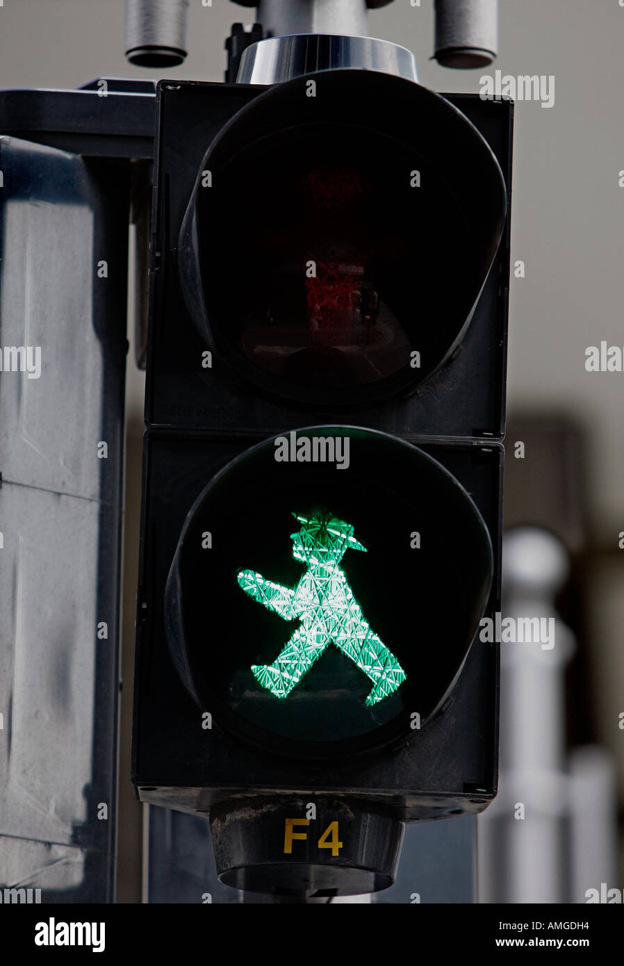 Germania Berlino del traffico tipico di luce nella ex Berlino est Ampelmännchen PHOTO GERRIT DE HEUS Foto Stock