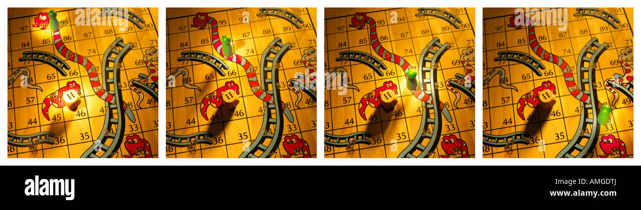 Quattro foto sequenza di serpenti e le scale di gioco che mostra la progressione del contatore giù di scorrimento SNAKE Foto Stock