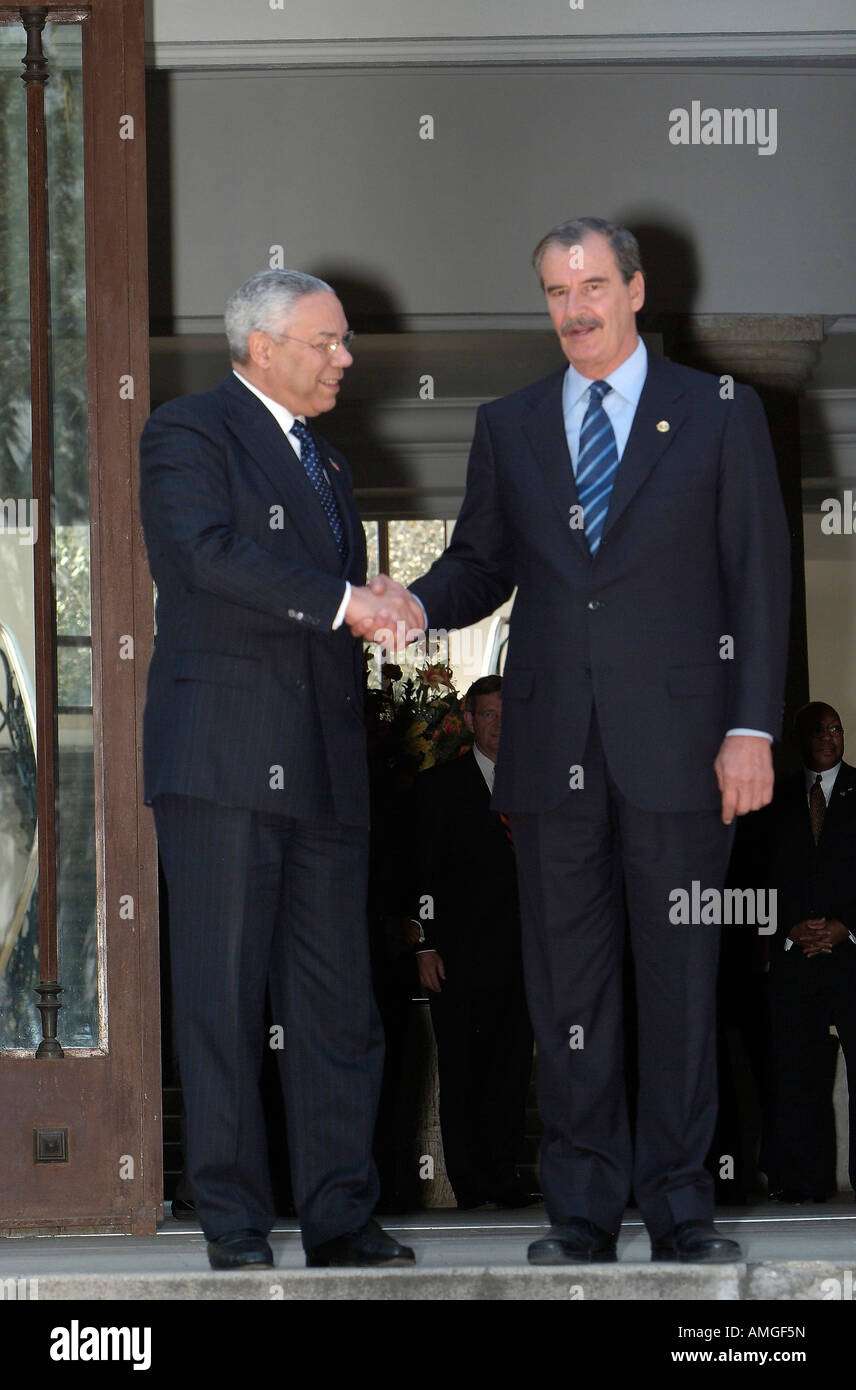 Il Segretario di Stato statunitense Colin Powell incontra il Presidente messicano Vicente Fox Quesada a Miguel Aleman residence Foto Stock