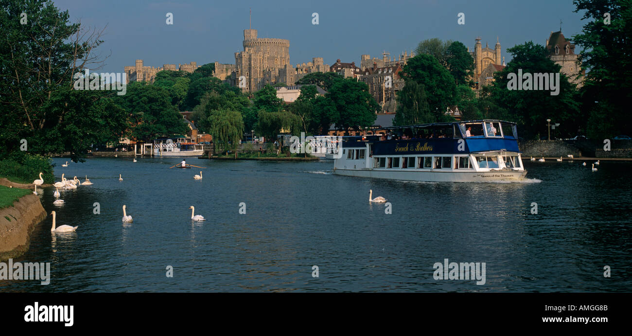 Il Castello di Windsor e il fiume Tamigi Foto Stock Il Castello di Windsor e il fiume Tamigi Foto Stock