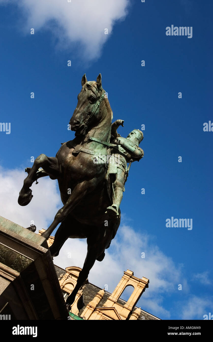 Statua di Edward il Principe del Galles o il Principe Nero a cavallo in Piazza della Città Leeds West Yorkshire Inghilterra Foto Stock