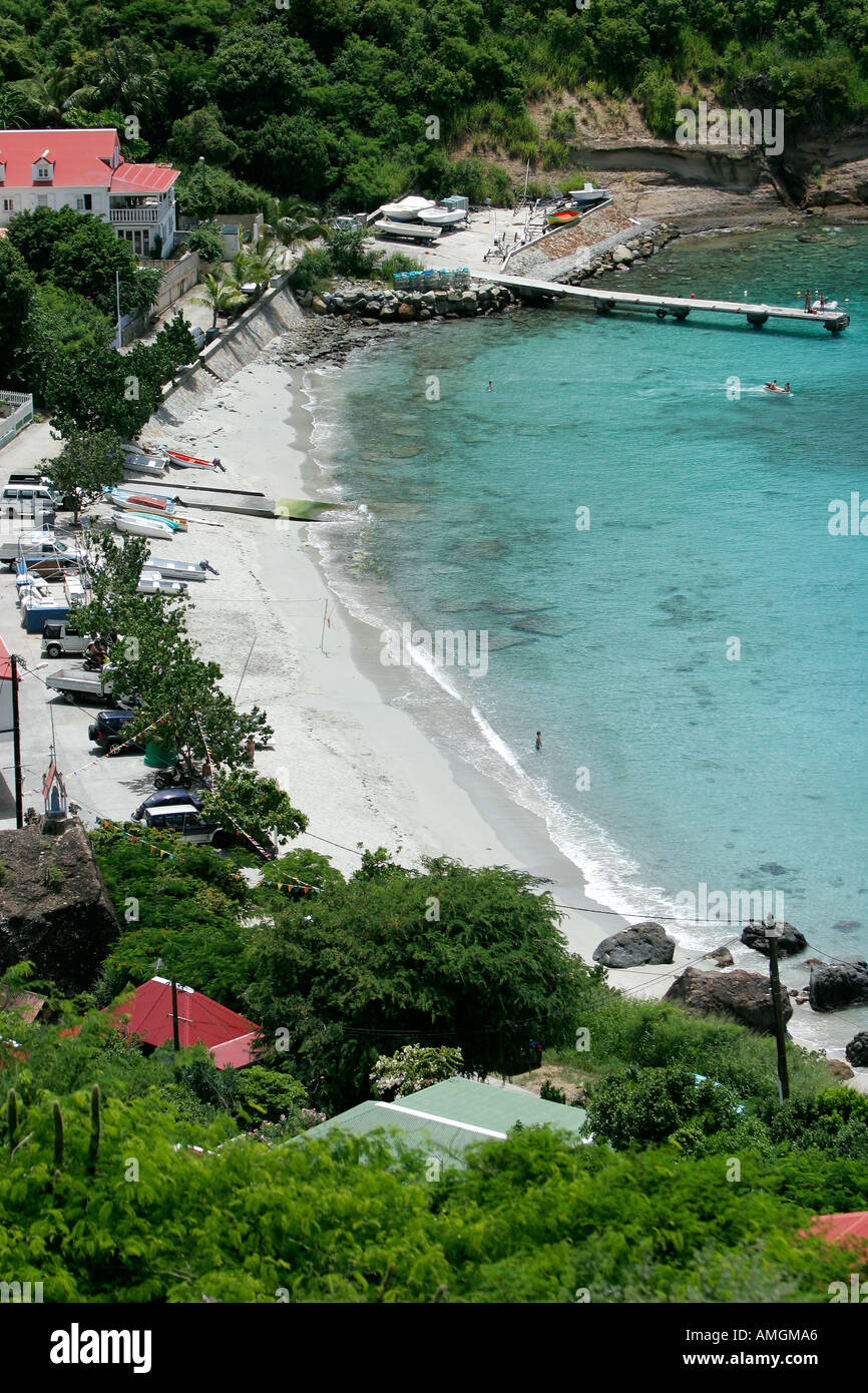 Isola tradizionale villaggio di Corossol Spiaggia e molo di St Barts Foto Stock