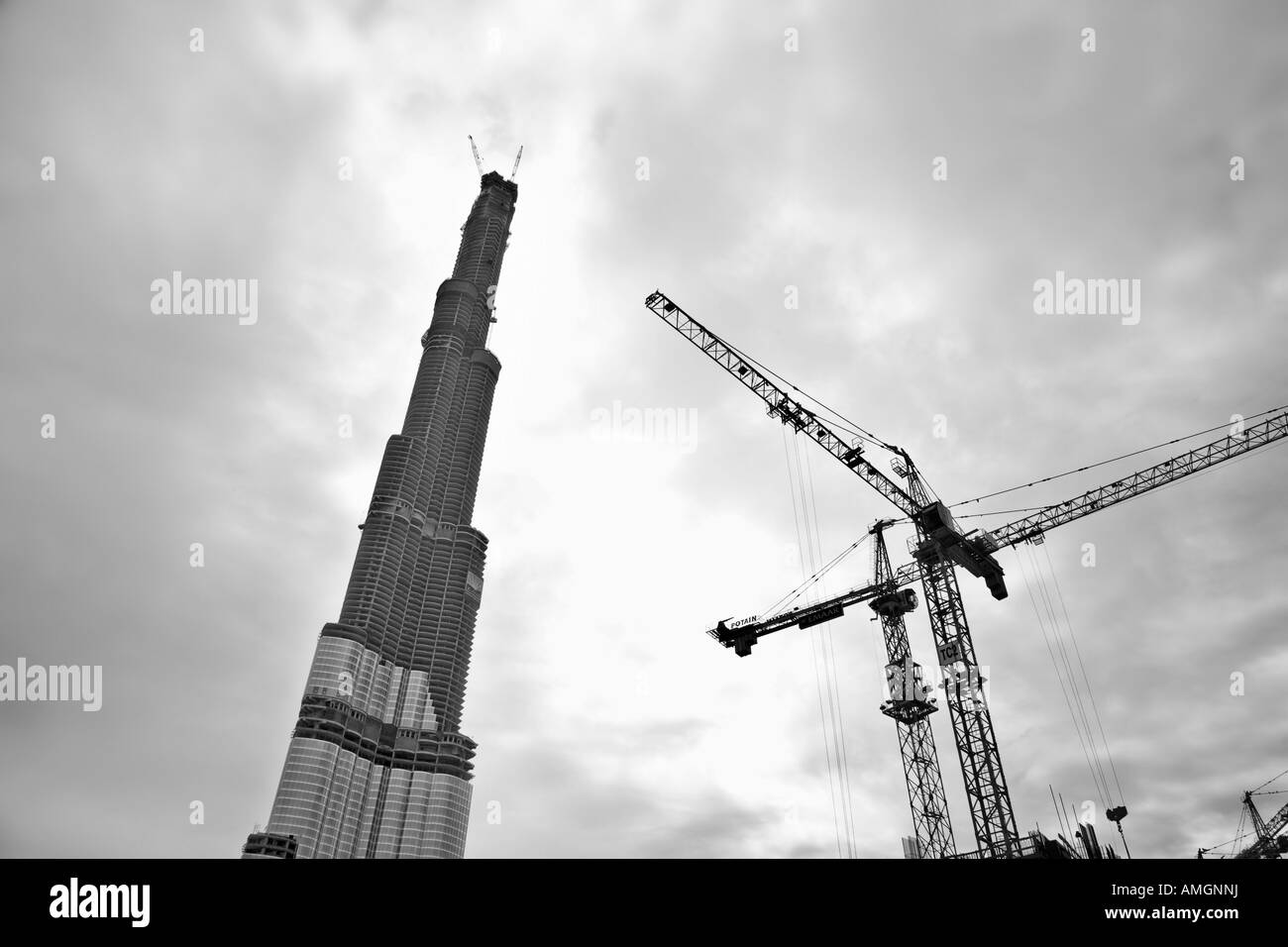 Edificio incompiuto EAU. Il Burj Khalifa o Burj Dubai 'Dubai Torre " attualmente in costruzione a Dubai, Foto Stock
