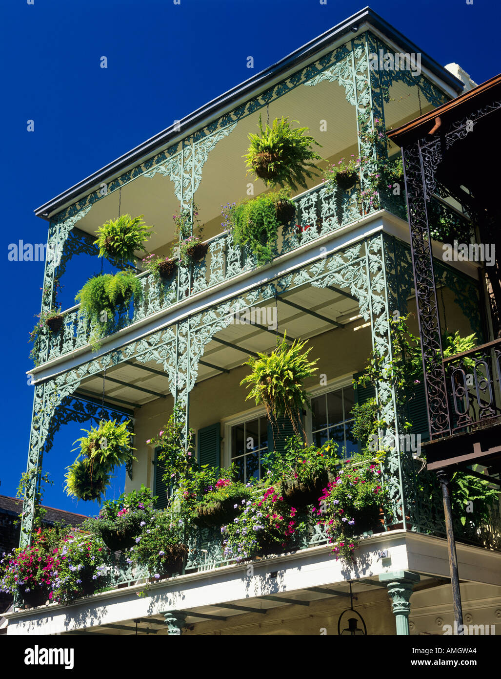 Balcone in Royal St del Quartiere Francese di New Orleans USA Foto Stock