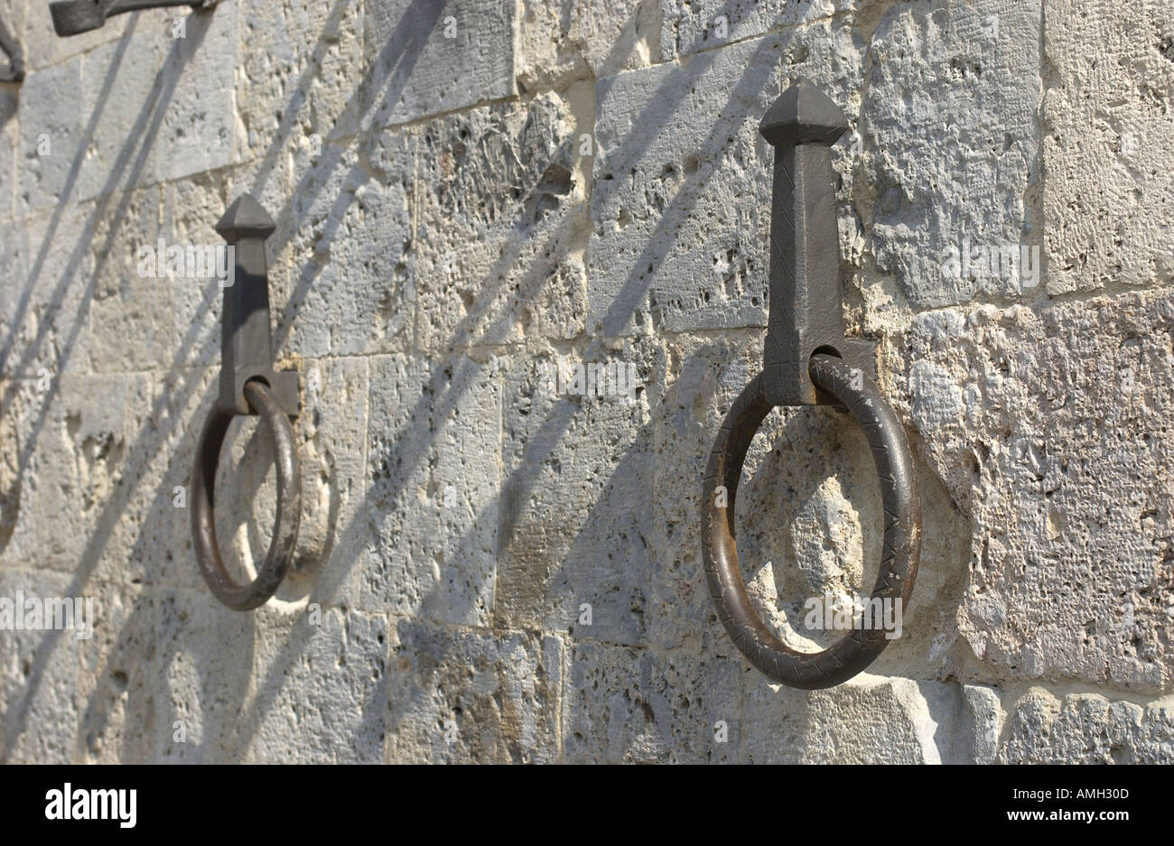 Cavallo di metallo tirante anelli utilizzati per fissare i cavalli durante il Palio Foto Stock