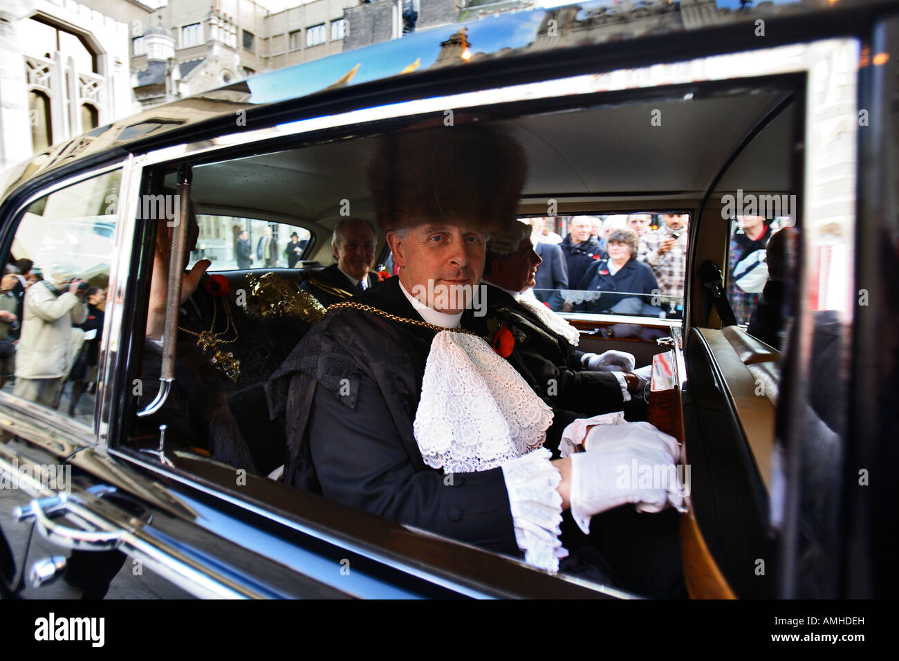 Il signore sindaco di spada bearer in una limousine a Londra Foto Stock