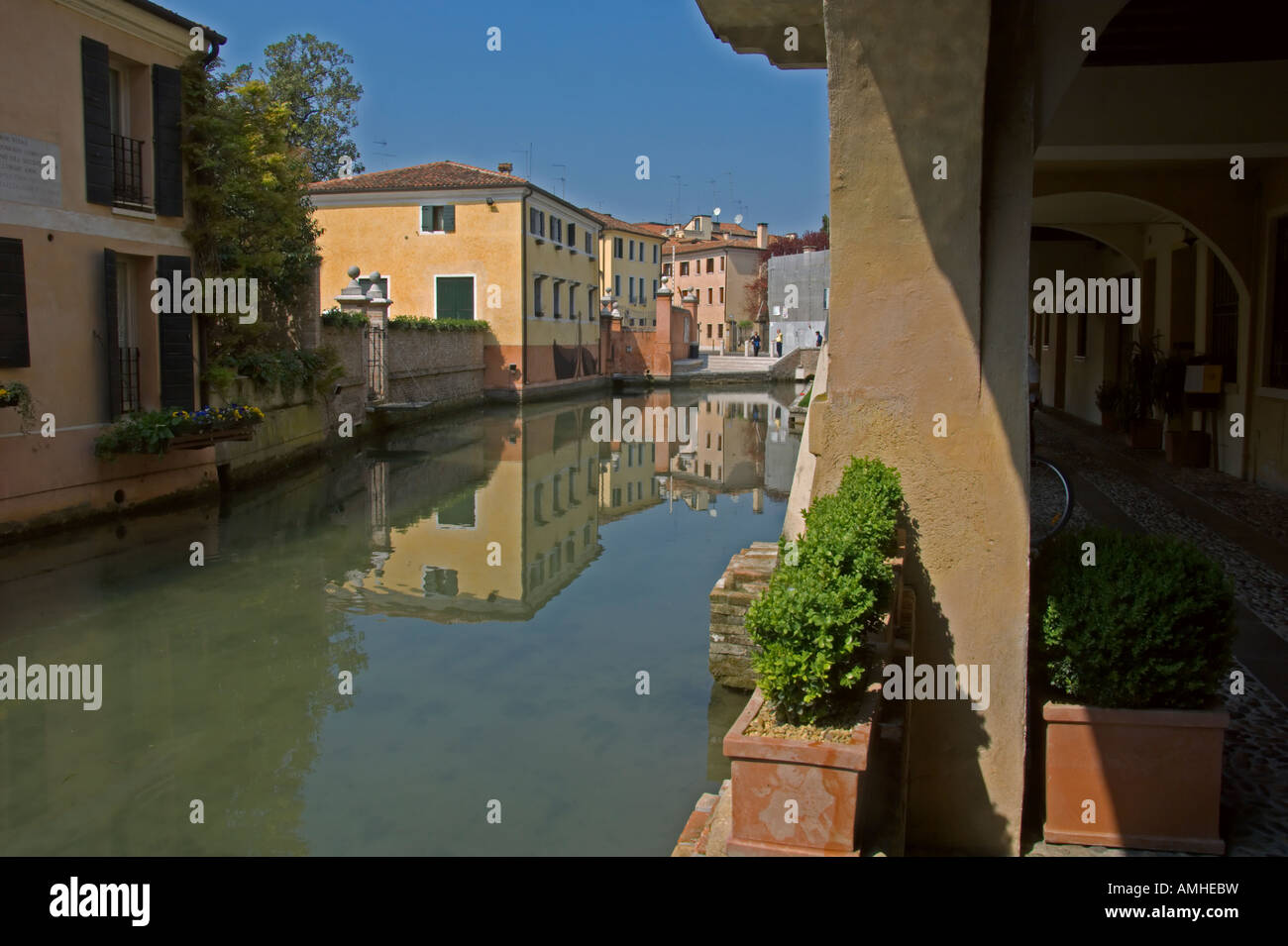 Treviso Buranelli canal archi medievali Veneto Italia Aprile 2007 Foto Stock