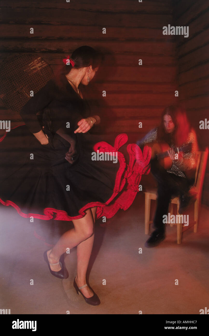 Femmina ballerina di flamenco con il chitarrista maschio Foto Stock