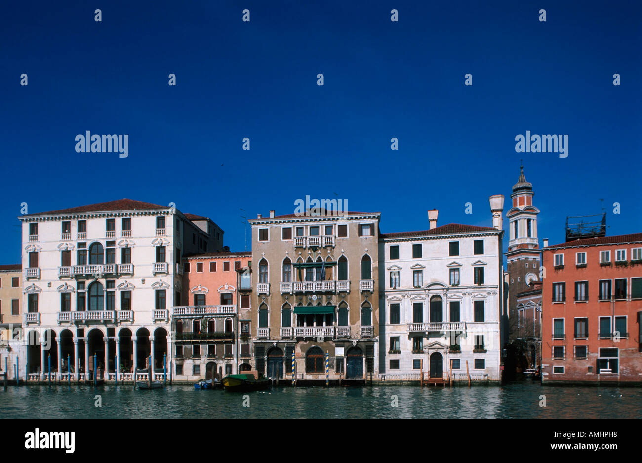 Venedig, il Canal Grande, nördl. der Rialtobrücke, Palastfassaden, gegenüber Pescheria Foto Stock