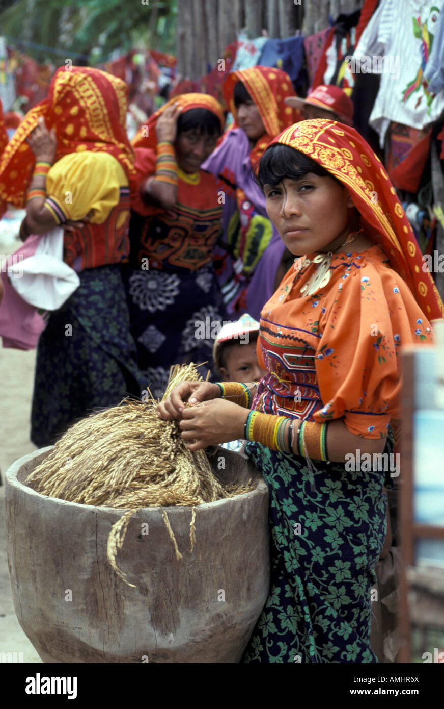 Panama, nativo lavora una donna. Foto Stock