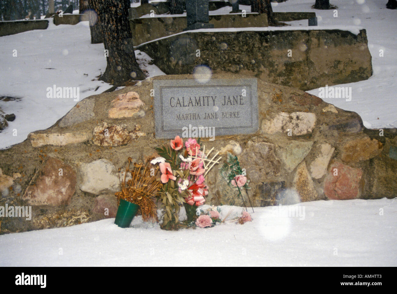 Luogo di sepoltura di Calamity Jane famigerato fuorilegge sul Monte Moriah Cimitero Deadwood SD nella neve invernale Foto Stock