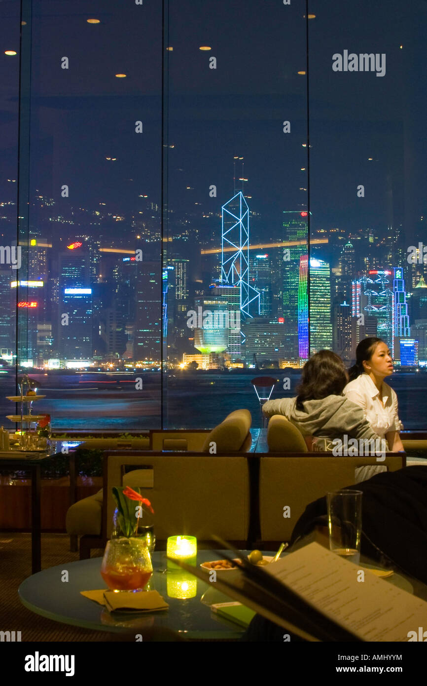 Vista dello Skyline di Lobby Lounge Bar dell'Hotel Intercontinental Hong Kong Foto Stock