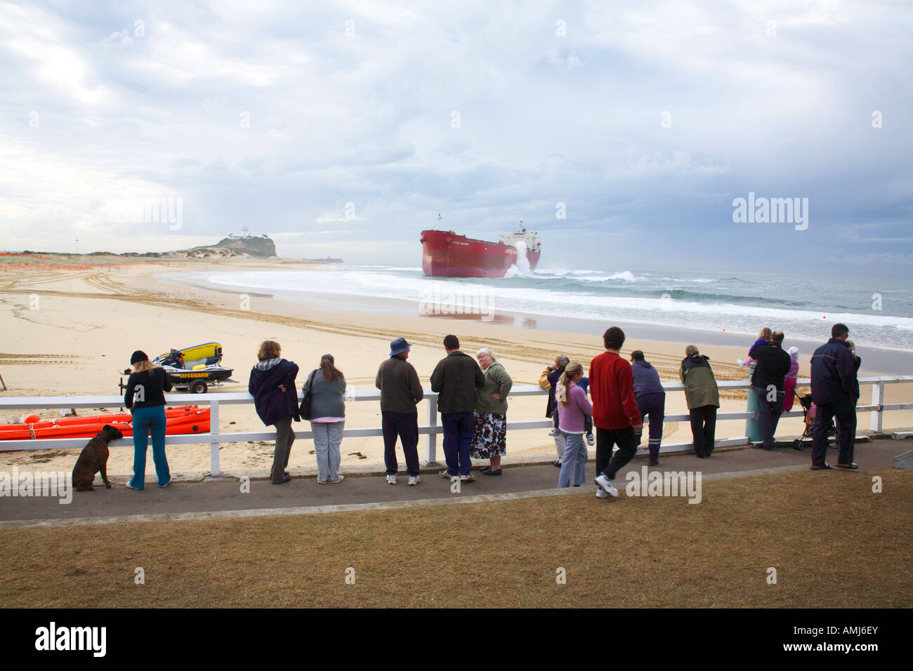 8 Giugno 2007 Il Pasha Bulker deviati sulla spiaggia Nobby Newcastle Nuovo Galles del Sud Australia. Foto Stock