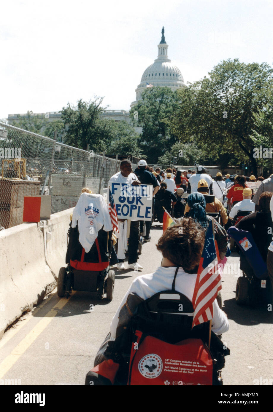 Le persone con disabilità in marcia verso gli Stati Uniti Capitol come una parte di adattare marzo su Washington disabilità diritti civili evento Foto Stock