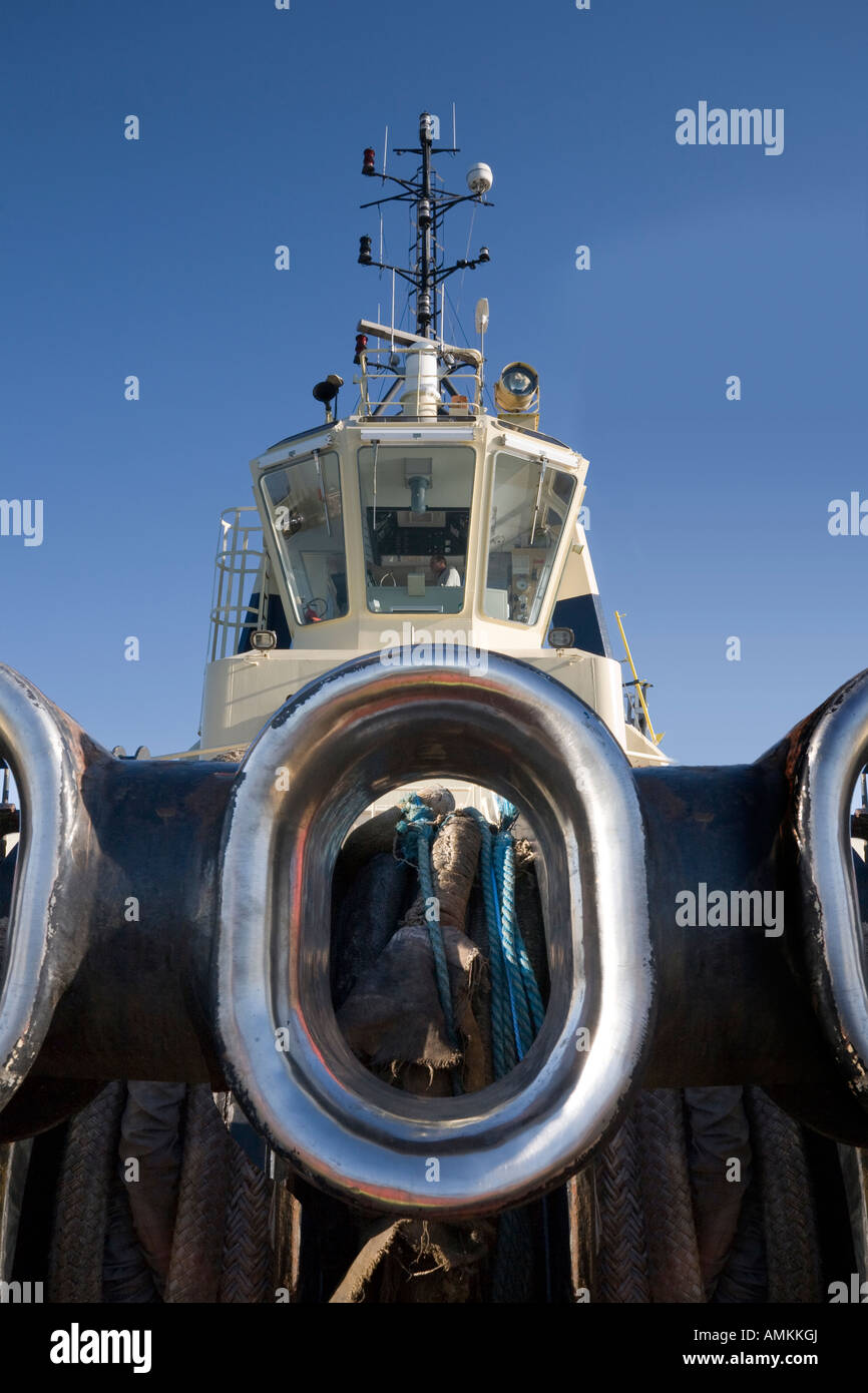 Rimorchiatore workboat ponte elevata Foto Stock