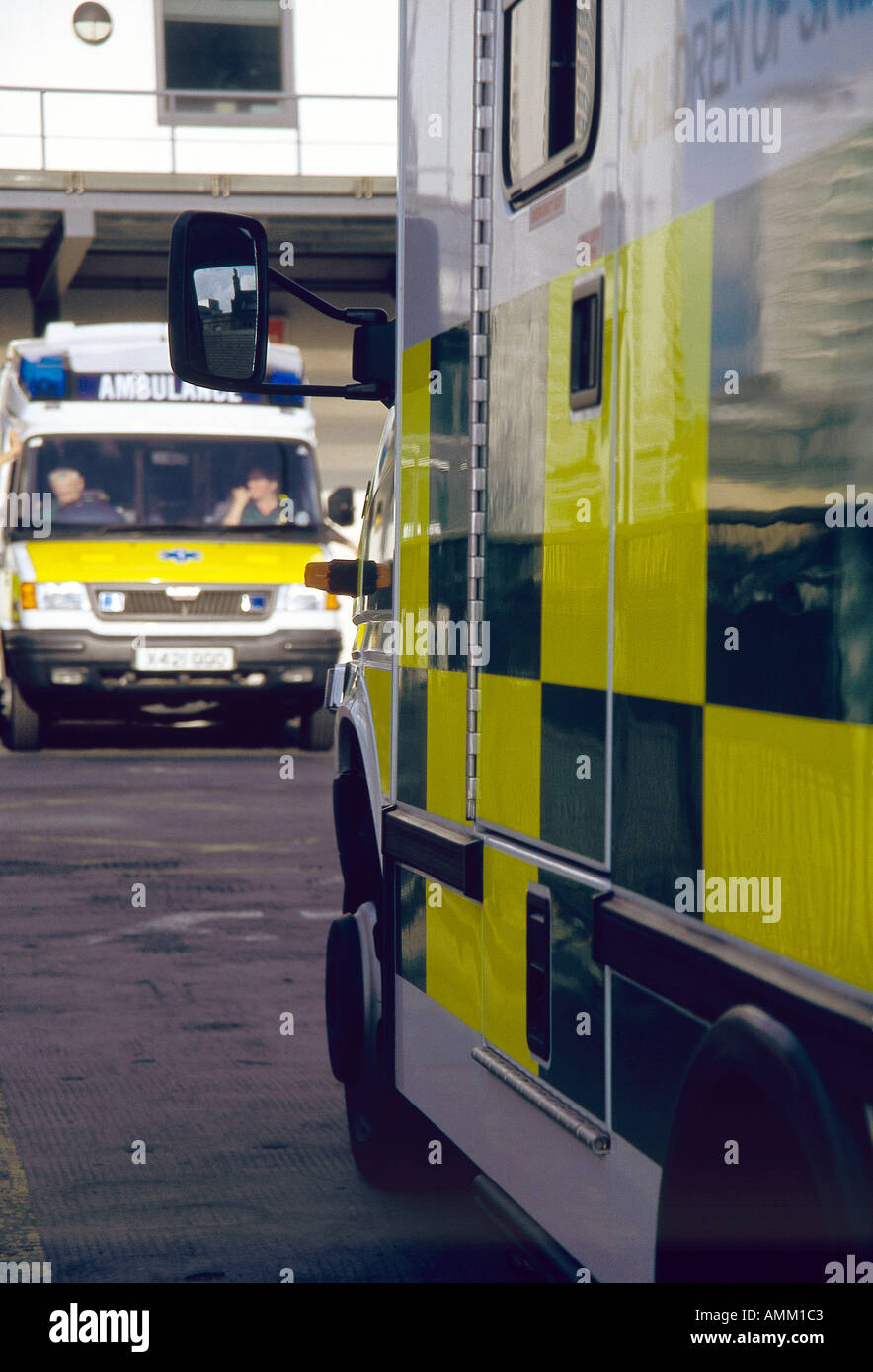 Le ambulanze di emergenza Foto Stock