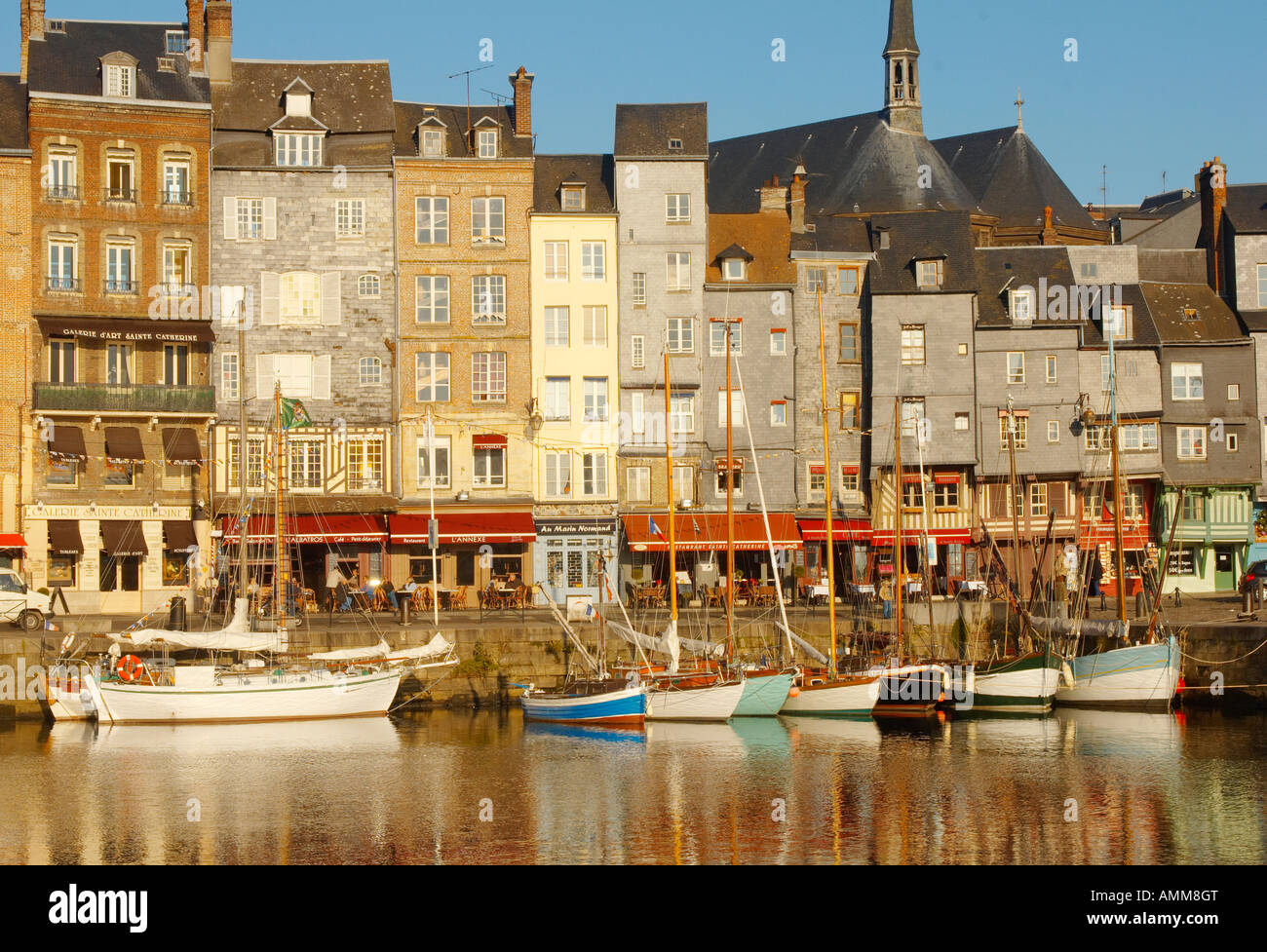 Yaughts e porto. Honfleur Normandia Francia Foto Stock