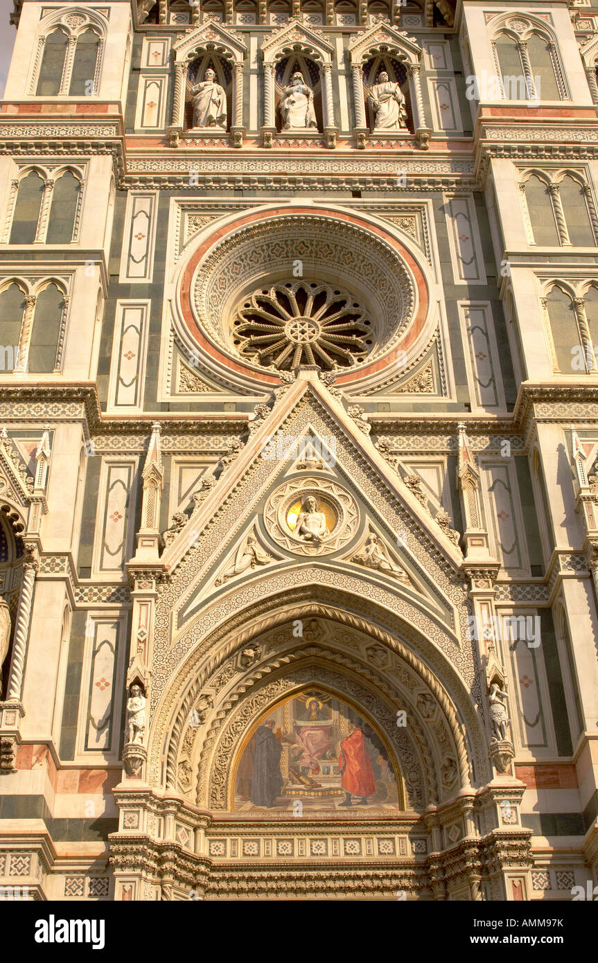 Il Duomo Castello Dettaglio della facciata. Firenze Italia Foto Stock