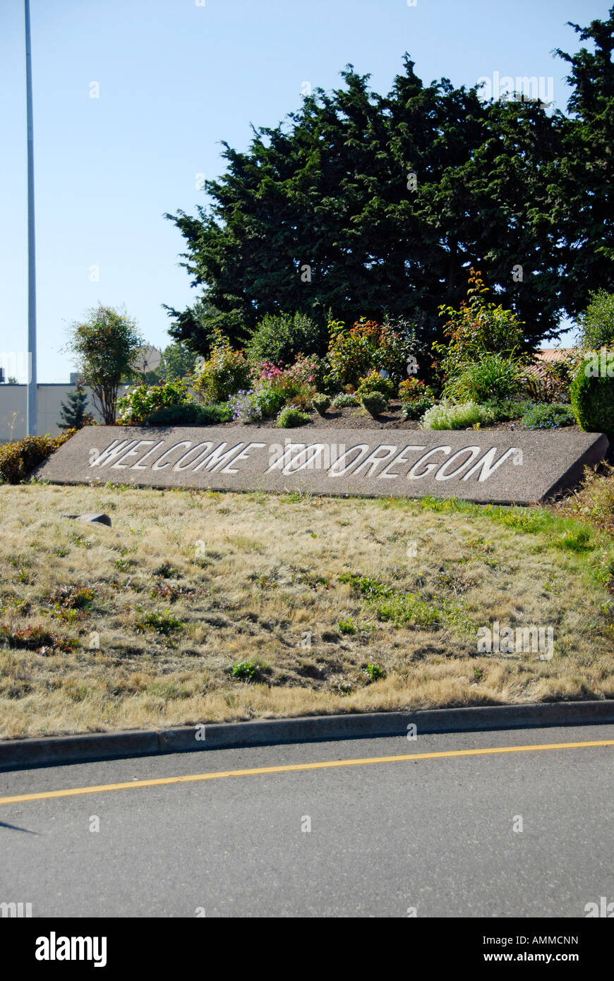 Benvenuti in Oregon stato di frontiera linea tra Washington WA e Oregon o US Stati Uniti crossing Foto Stock