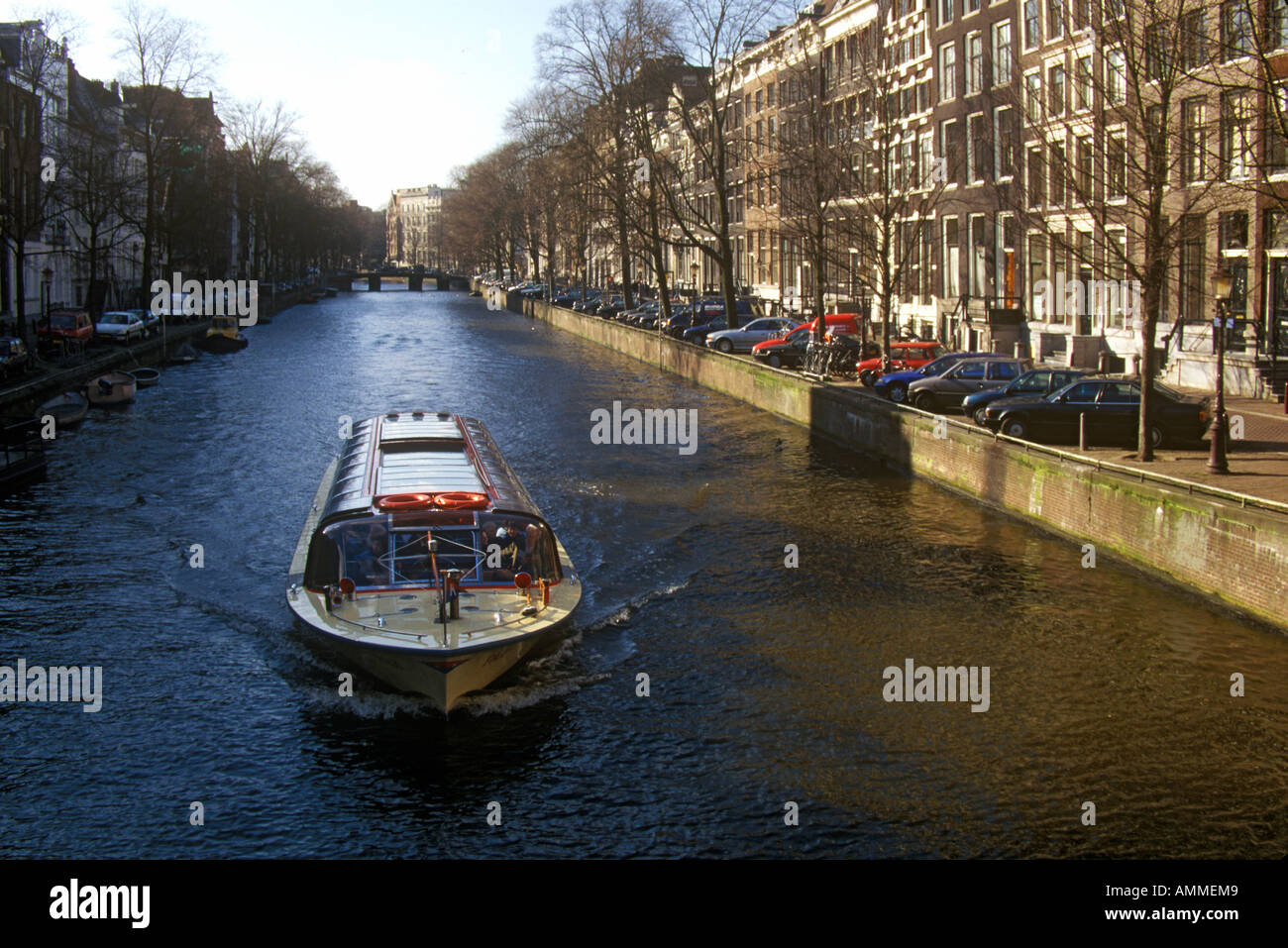 Canali e case galleggianti in Amsterdam Olanda Foto Stock