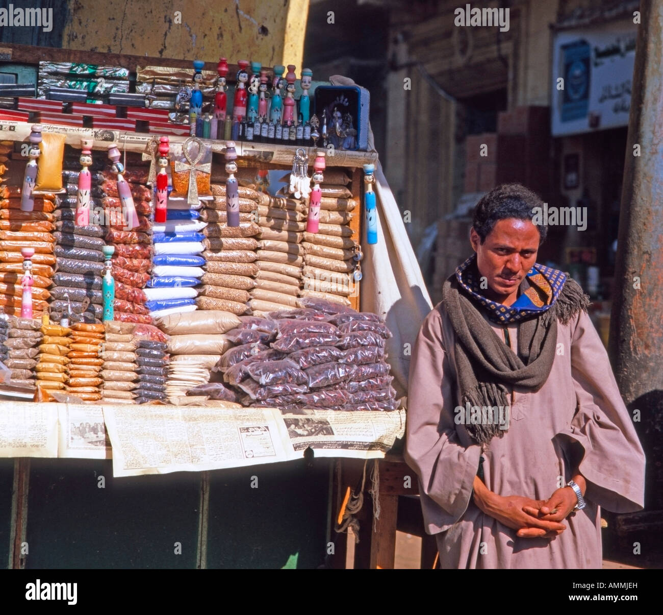 Spice stallholder in Esna, Egitto Foto Stock
