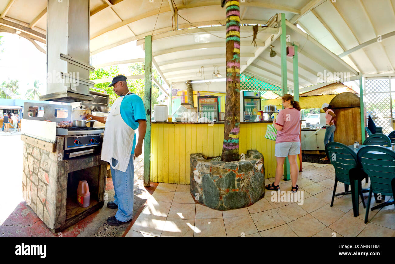 Zio Joe's Caribbean Barbecue a Cruz Bay St John, Isole Vergini americane, STATI UNITI D'AMERICA. Alta risoluzione Foto Stock