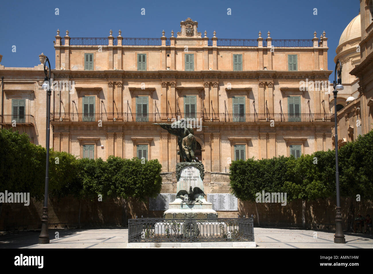 Palazzo Landolina Prima Guerra Mondiale Memorial Noto Sicilia Italia Foto Stock