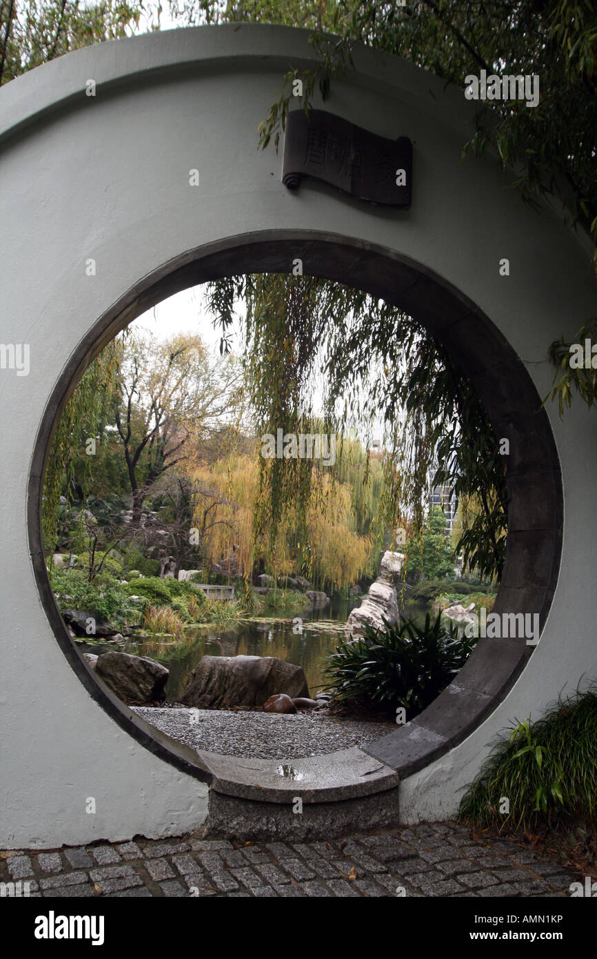 Giardino cinese di amicizia - arco circolare - in [Sydney Harbour Street, il Porto di Darling, Sydney, NSW, Australia]. . Foto Stock