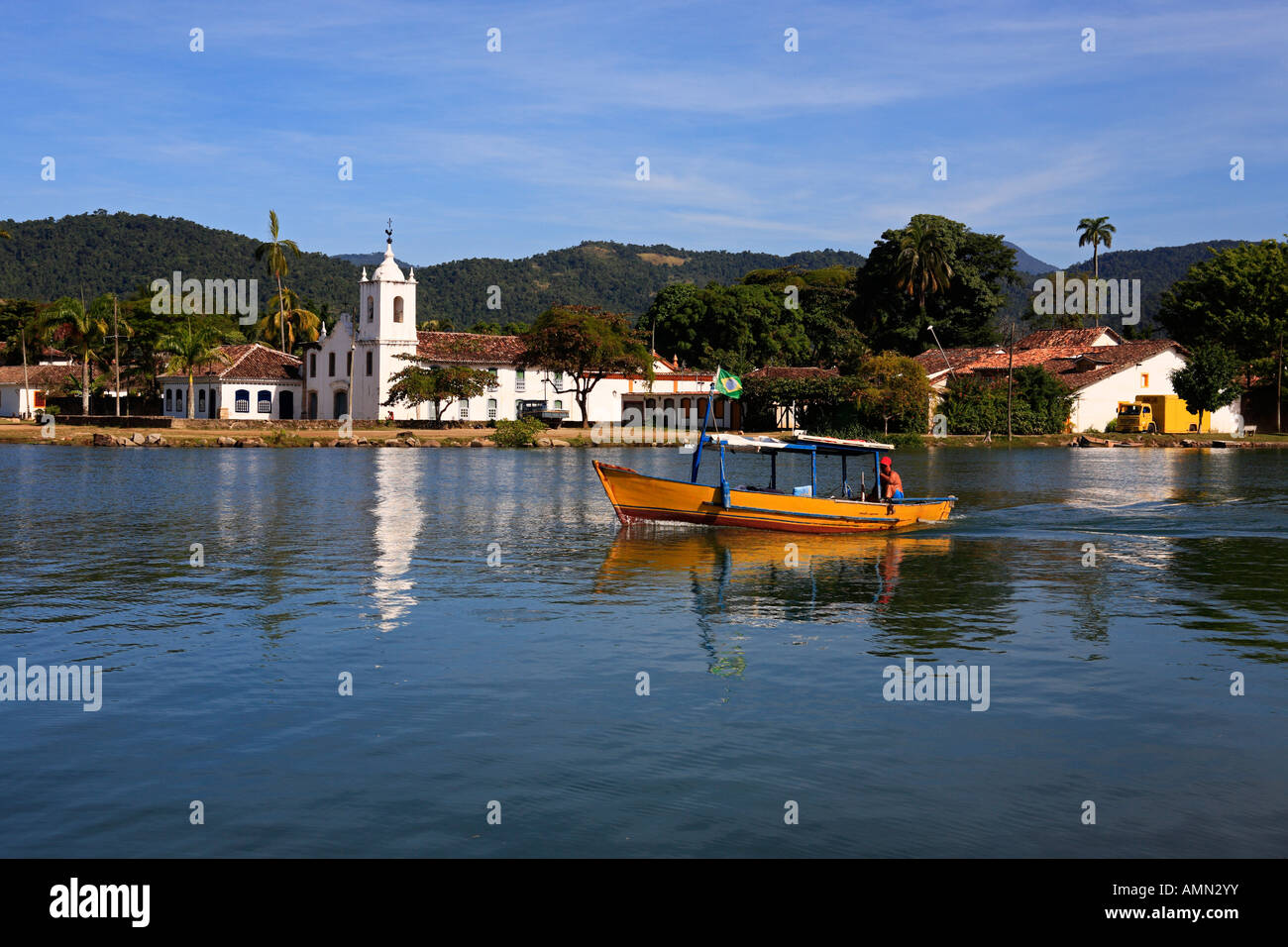 La chiesa della bella coloniale portoghese tipica città di parati in stato di Rio de Janeiro in Brasile Foto Stock