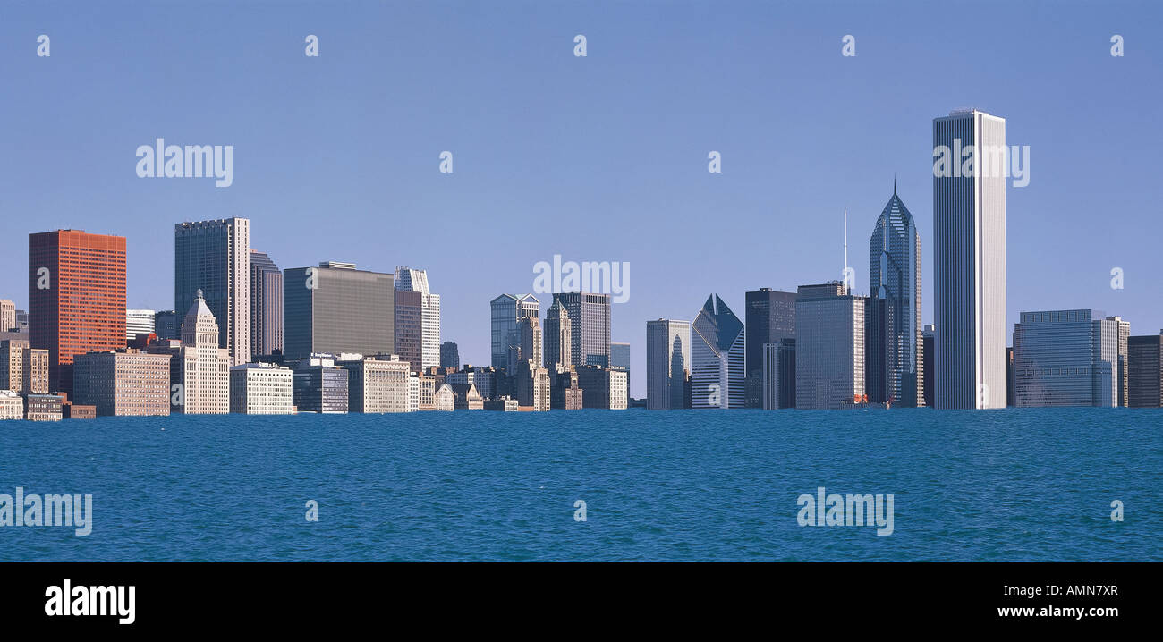 Immagine composita di edifici della città di Chicago parzialmente sommerso a causa del riscaldamento globale Foto Stock