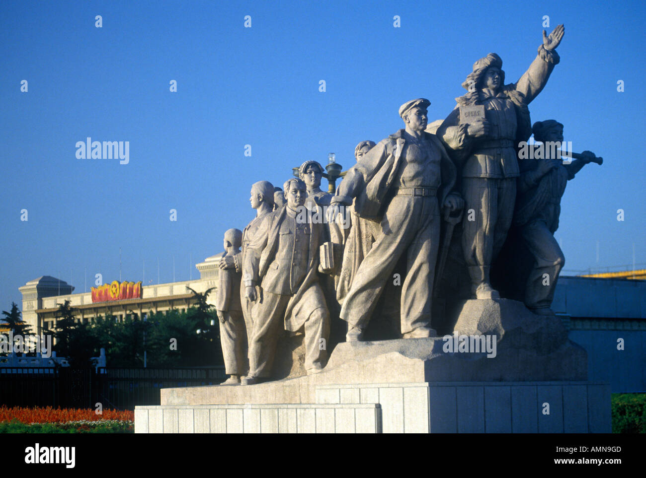 Statua presso il monumento al popolo s Eroi a Pechino, nella provincia di Hebei Repubblica Popolare di Cina Foto Stock