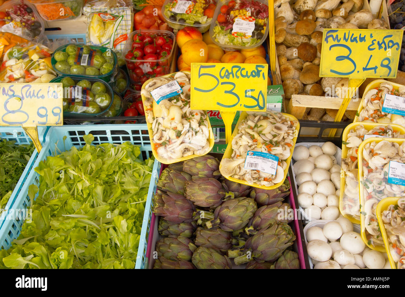 Mercato di frutta e verdura in stallo. Venezia, Italia. Foto Stock