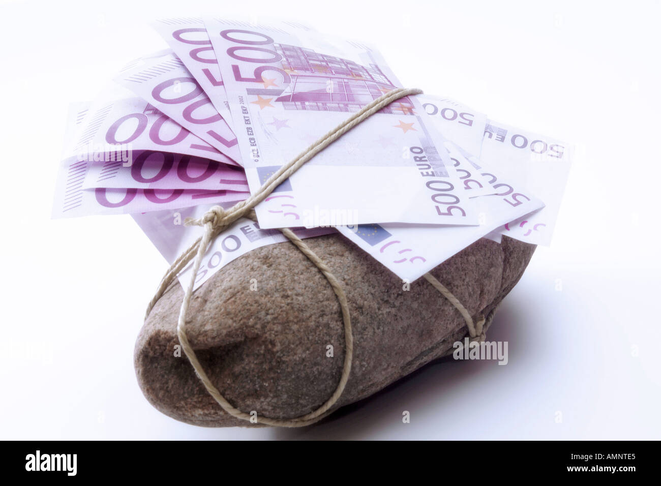 Fivehundred note di euro legata alla pietra Foto Stock